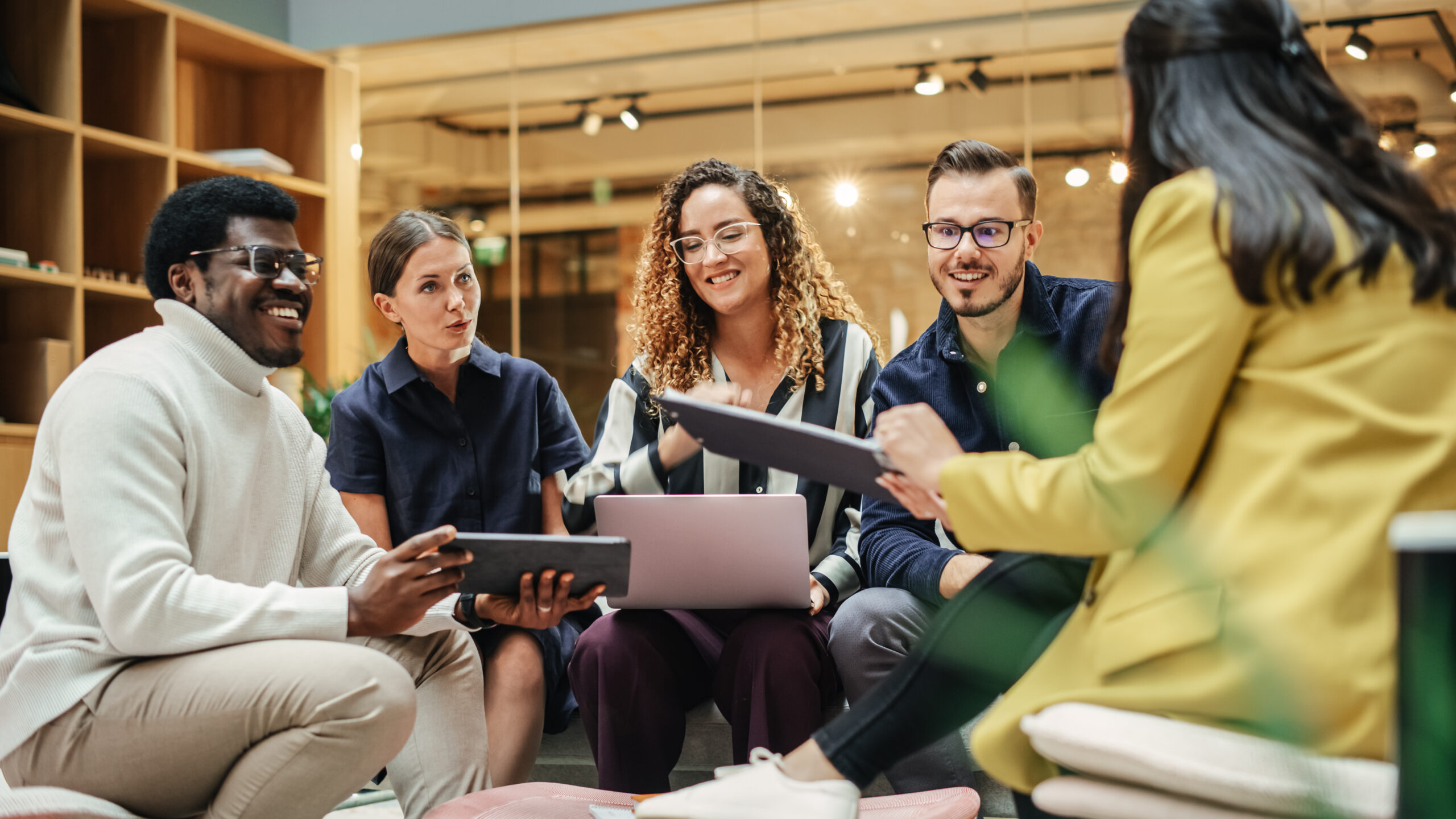 strategies for Integrating contingent workers into company culture adobeStock 558703771 scaled